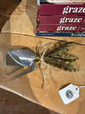 Brassy Leaf Cheese Spreader Set