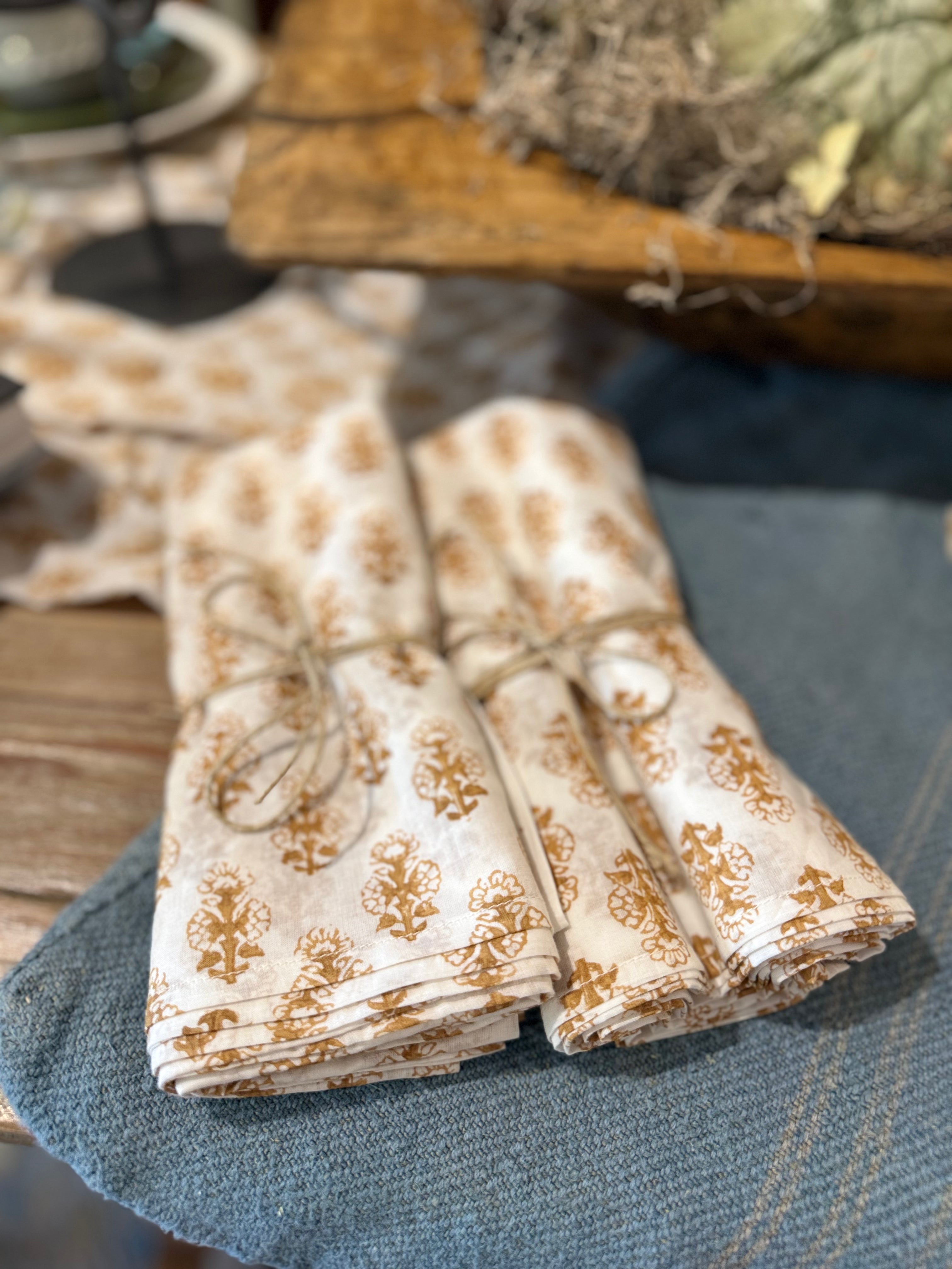 Talelayo Lightweight Tablecloth